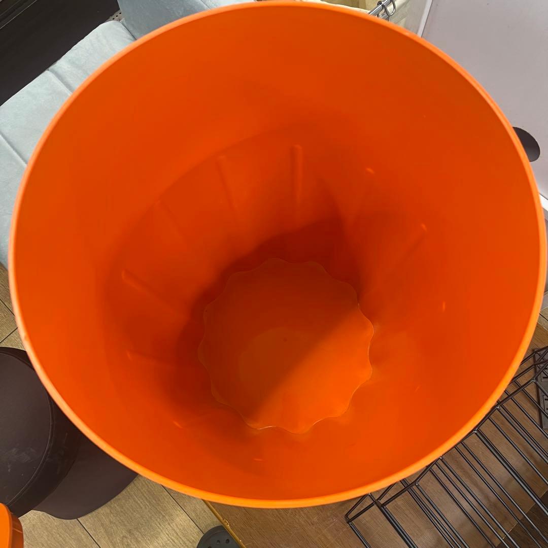 ドイツメーカー　AUTHENTICS オウセンティックス　　ランドリースツール