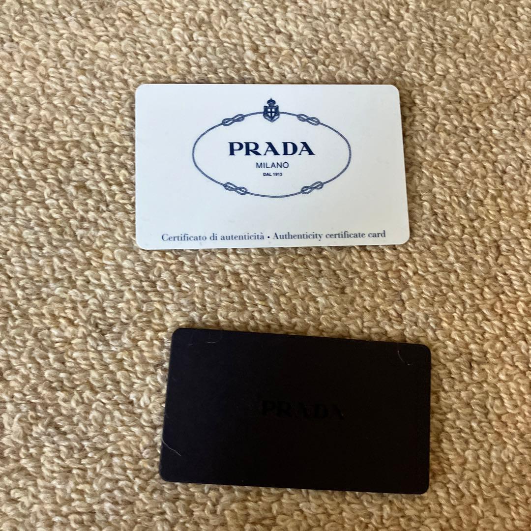 PRADA 二つ折り財布　プラダ　財布　２つ折り