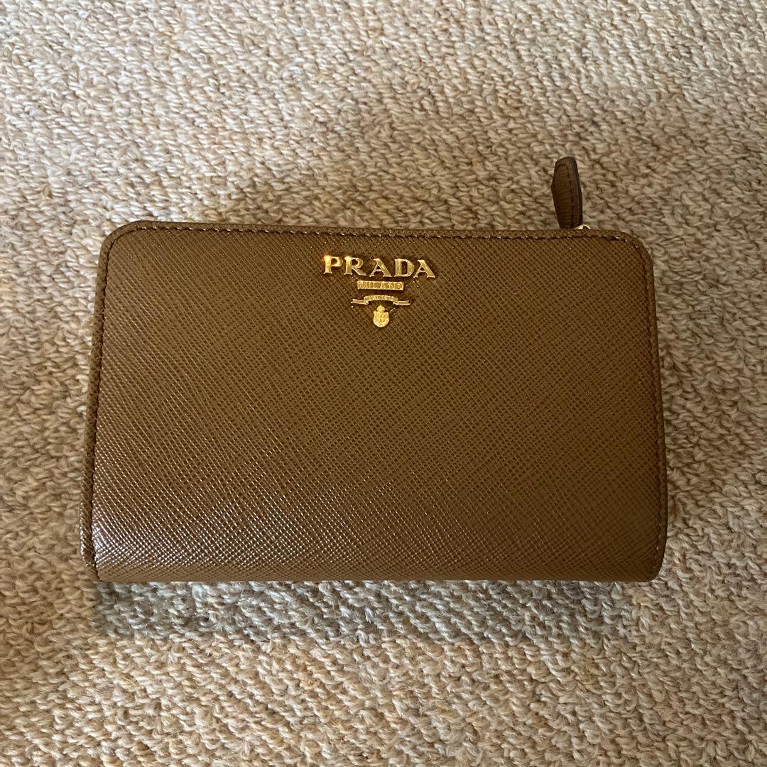 PRADA 二つ折り財布　プラダ　財布　２つ折り