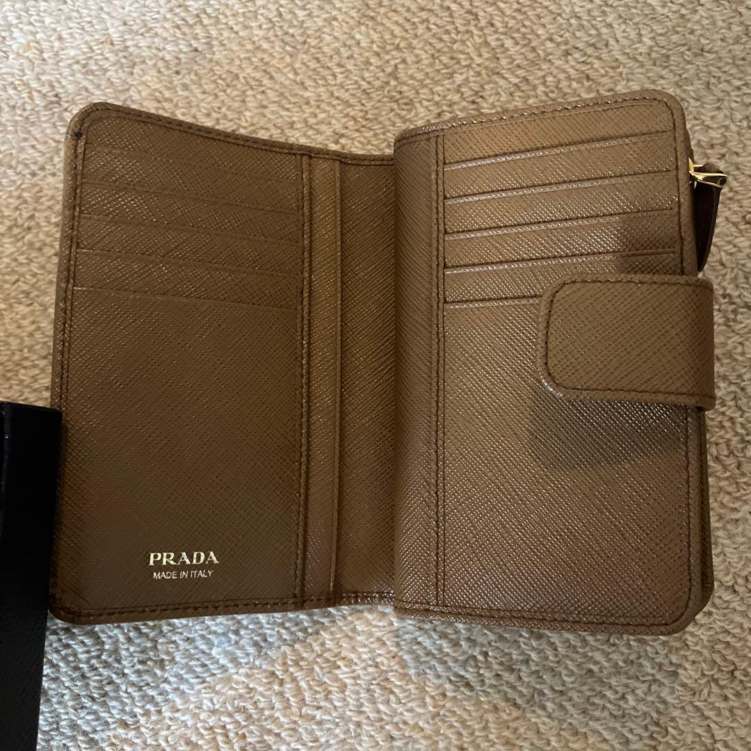 PRADA 二つ折り財布　プラダ　財布　２つ折り