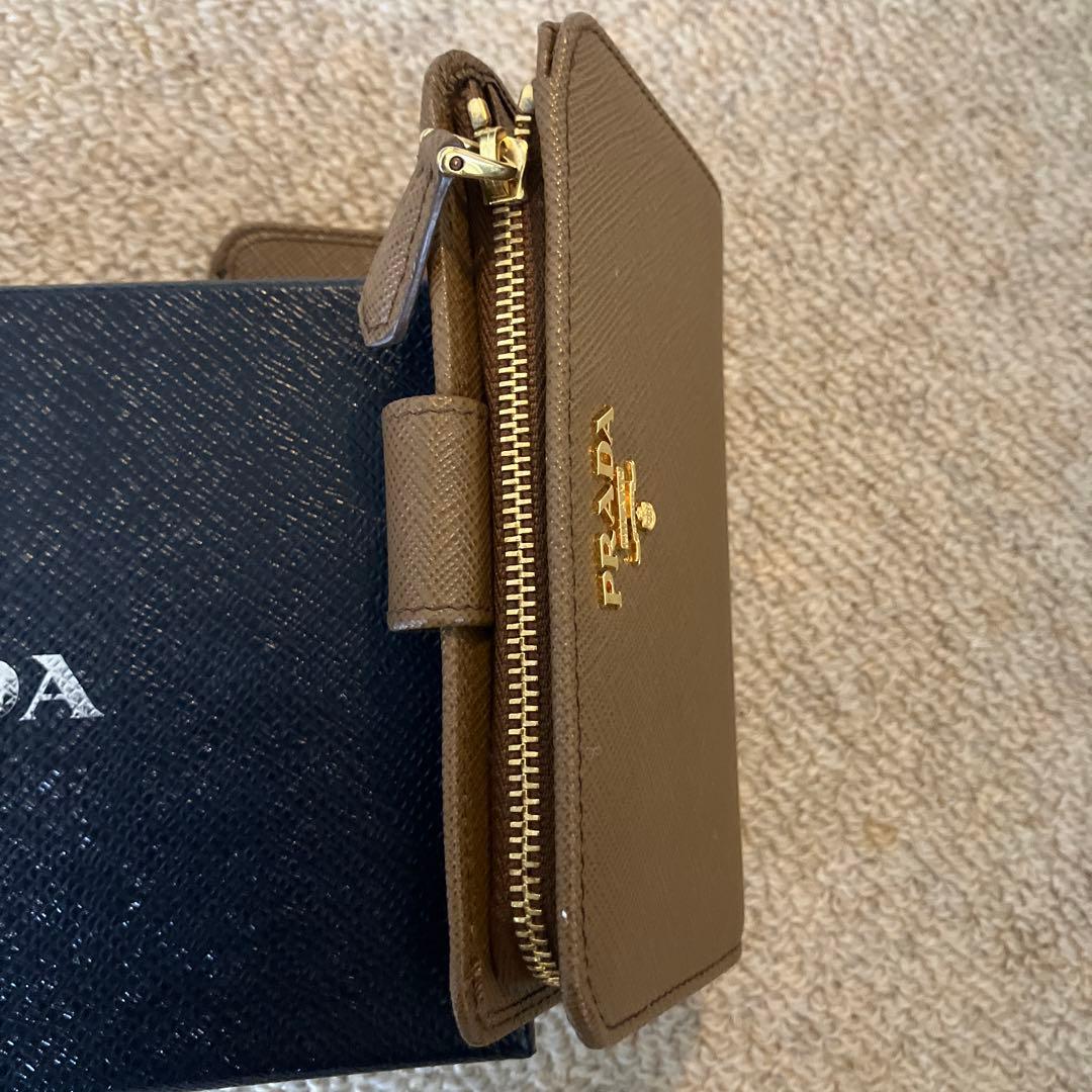 PRADA 二つ折り財布　プラダ　財布　２つ折り