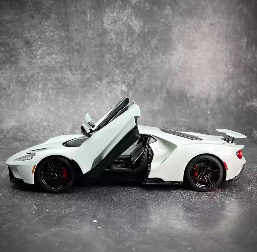 1:18 Diecast ￼Ford GT ホワイト ミニカー