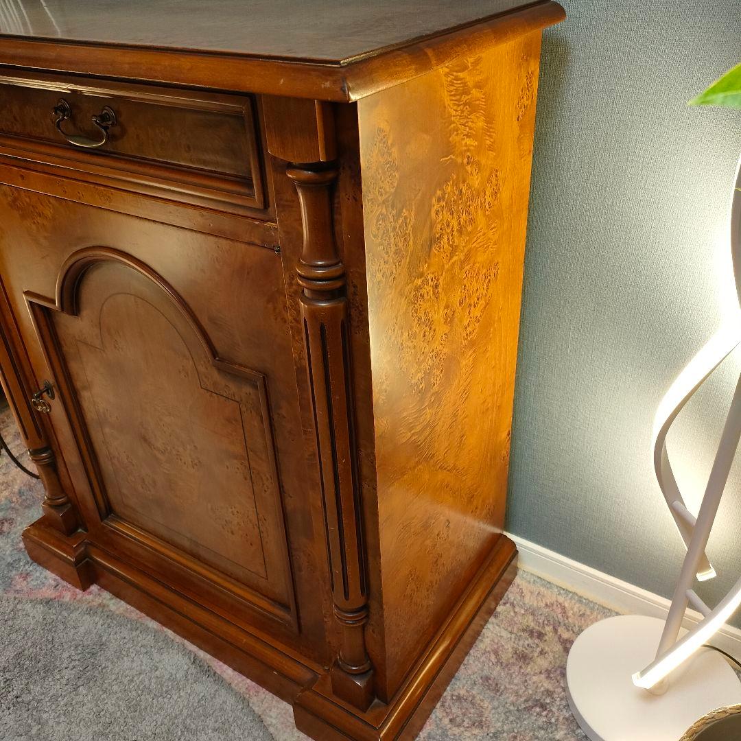 【ヴィンテージ 希少バールウッド】イタリア製クラシックキャビネット 鍵付き