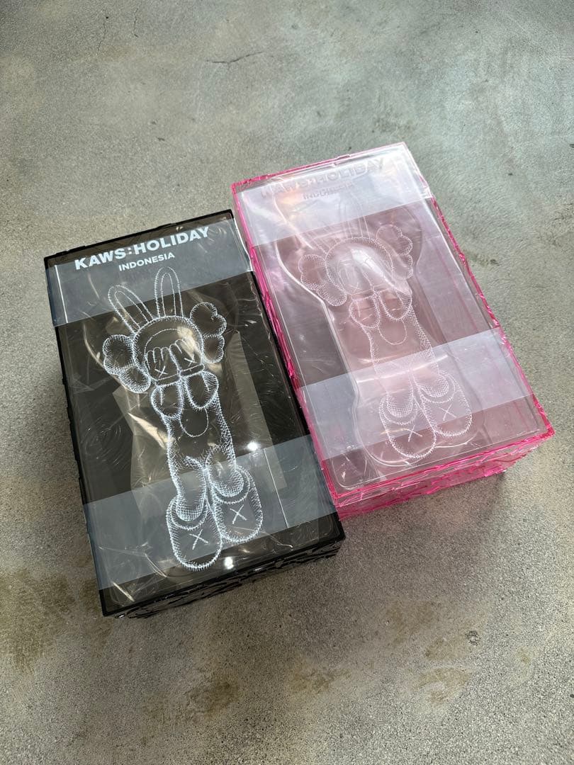 【レア】未開封 KAWS カウズ HOLIDAY 2体セット