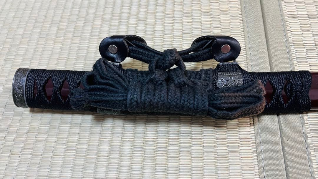 模造刀 陣太刀 源義経太刀拵え 茶呂塗り鞘 刃文直刃 龍目貫 251020-3