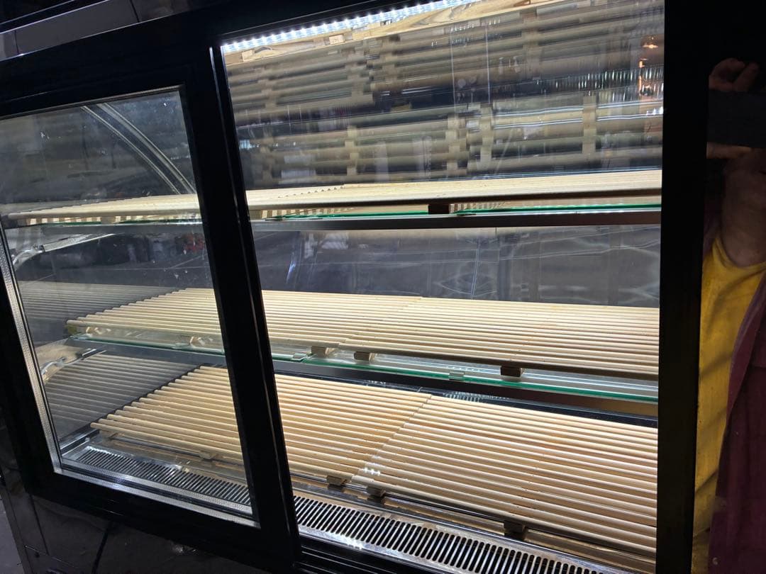 3段ガラスショーケース 100V 動作良好　送料込み