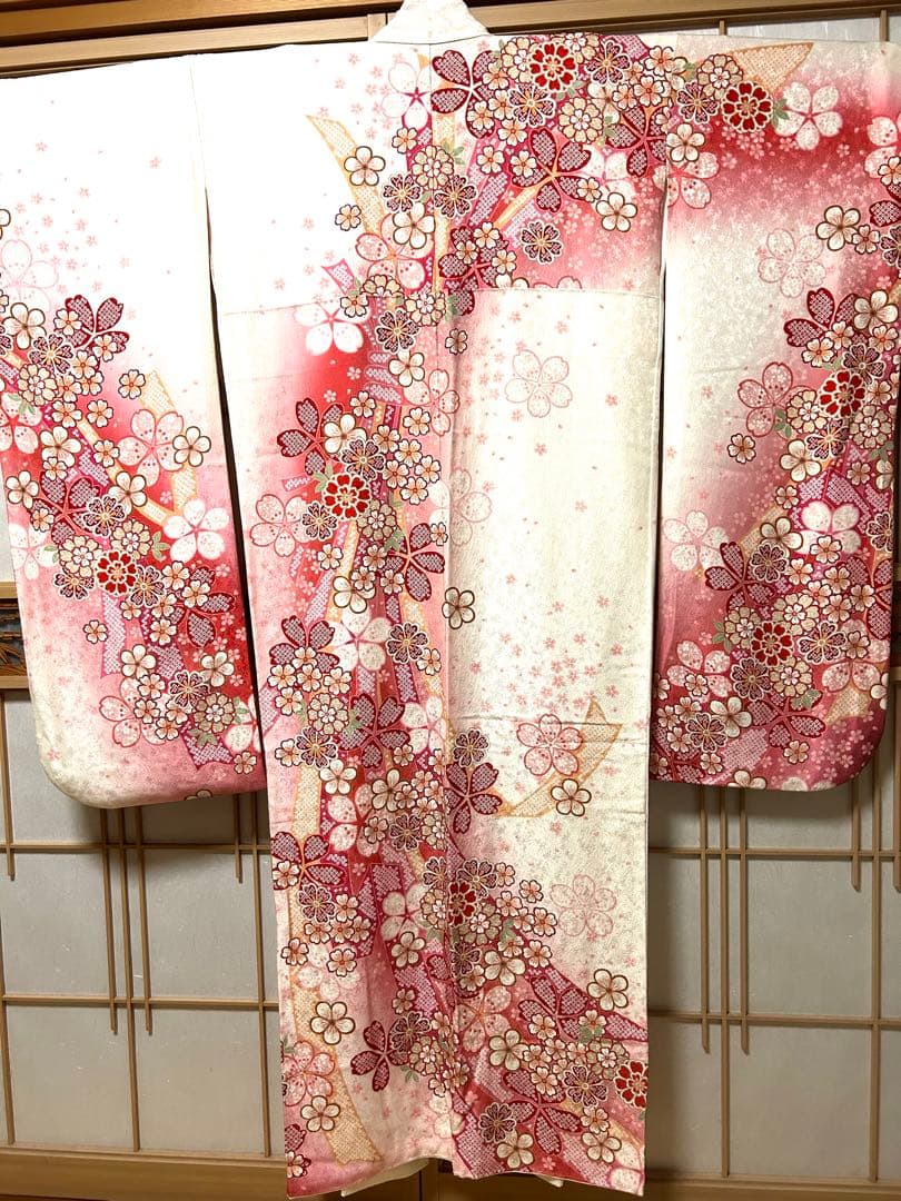 桜柄ピンクと白の振袖