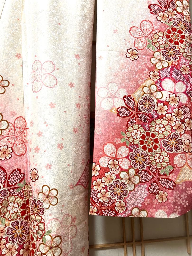 桜柄ピンクと白の振袖