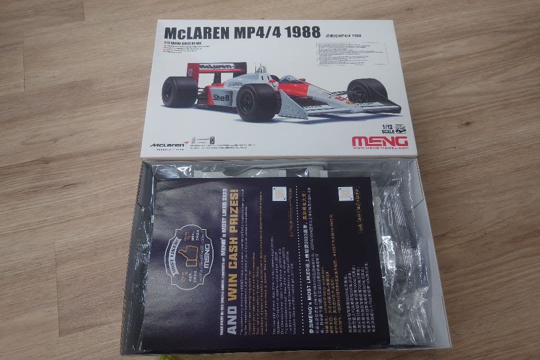 McLaren MP4/4 1988 1/12スケールモデル