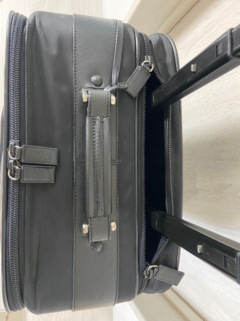 PRADA スーツケース　ナイロン　三角ロゴプレート　キャリーケース　黒　レザー