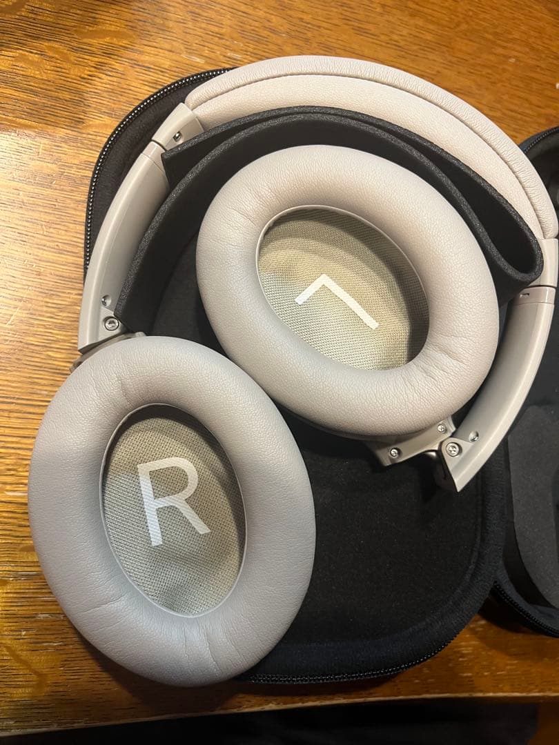 Bose QuietComfortヘッドフォン サンドストーン