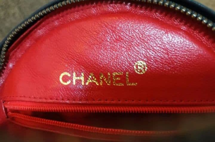 CHANEL ブラック ショルダーバッグ タッセル付き
