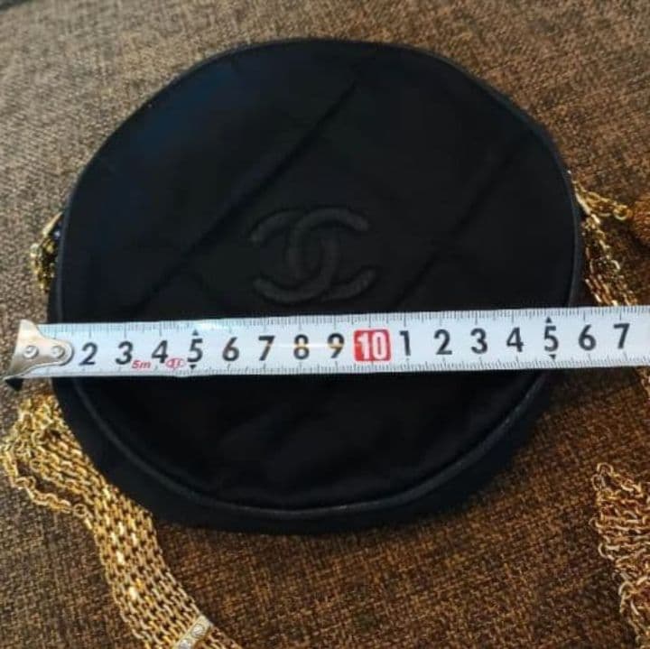 CHANEL ブラック ショルダーバッグ タッセル付き