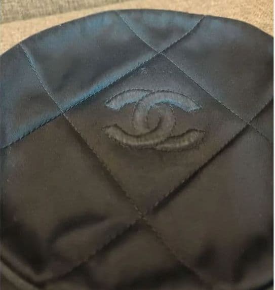 CHANEL ブラック ショルダーバッグ タッセル付き