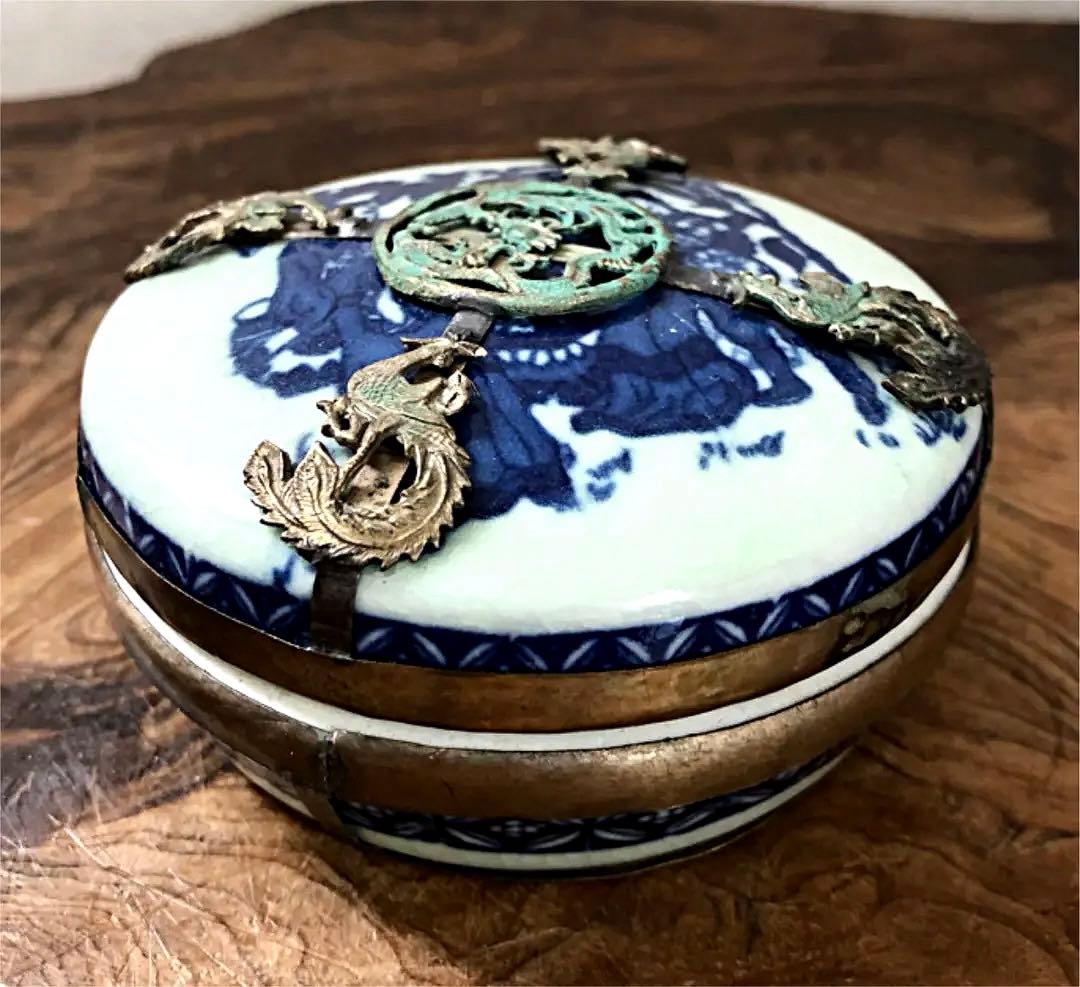 中国美術 時代 香合 銅金具 龍球遊鳳凰彫刻 染付 人物 松鶴紋 蓋物