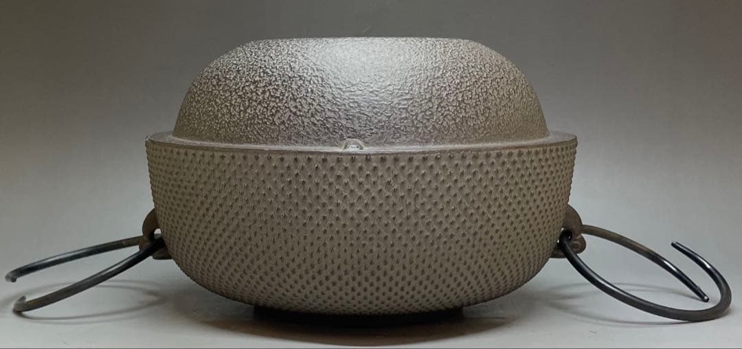 人間国宝　高橋敬典　金谷浄雲　南鐐撮霰　平丸釜添　唐銅鬼面風炉　釜鐶　c10