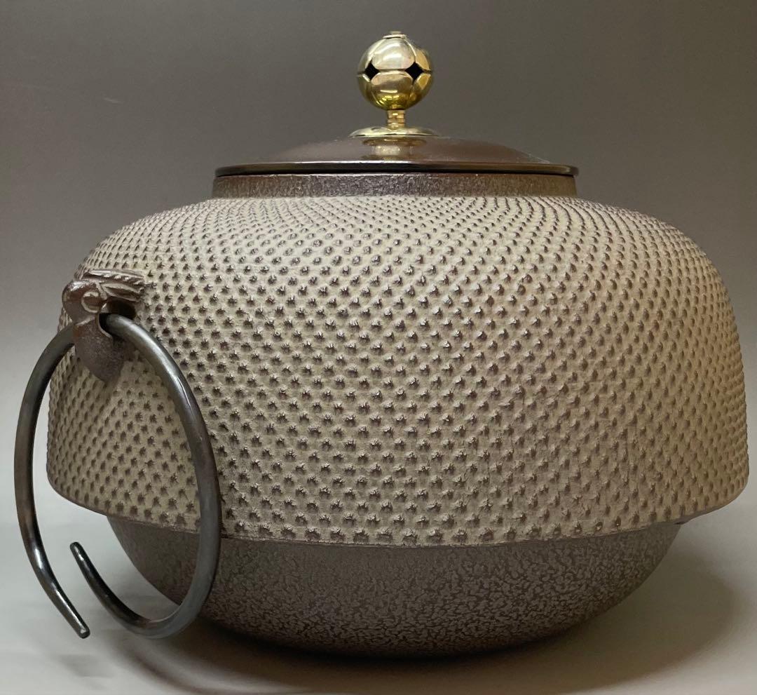 人間国宝　高橋敬典　金谷浄雲　南鐐撮霰　平丸釜添　唐銅鬼面風炉　釜鐶　c10