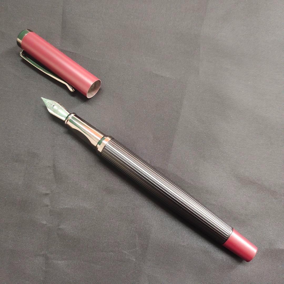@赤と黒のストライプ万年筆6