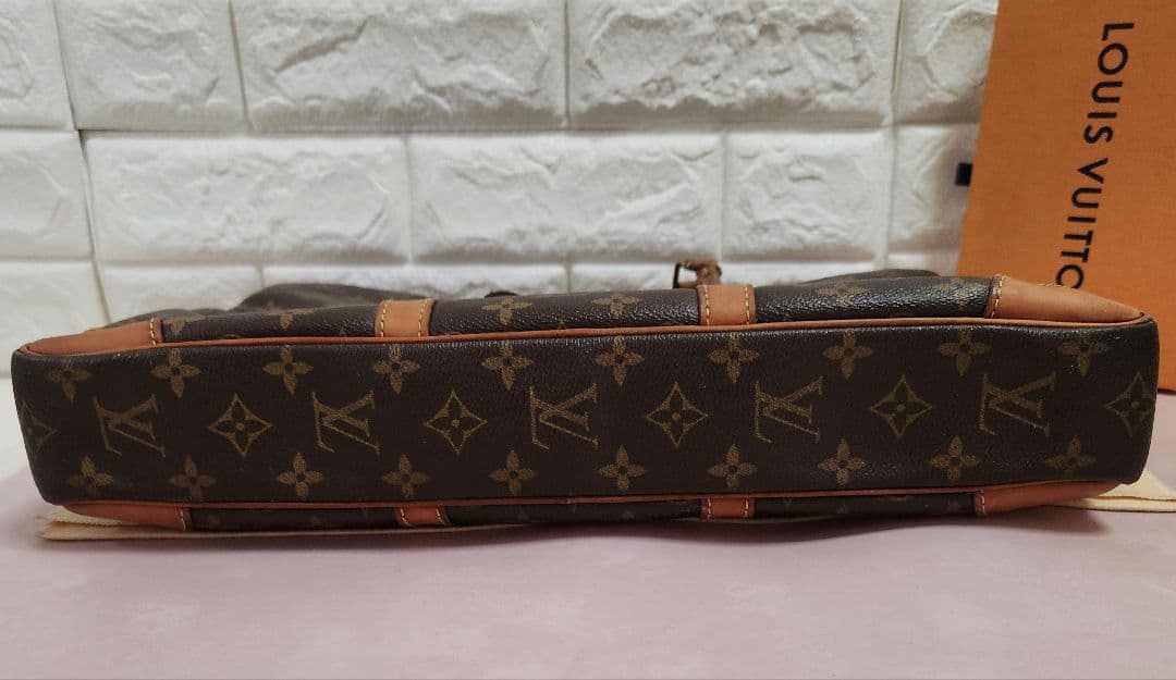 【hiro※】ルイヴィトン モノグラム ポルトドキュマン ヴォワヤージュ