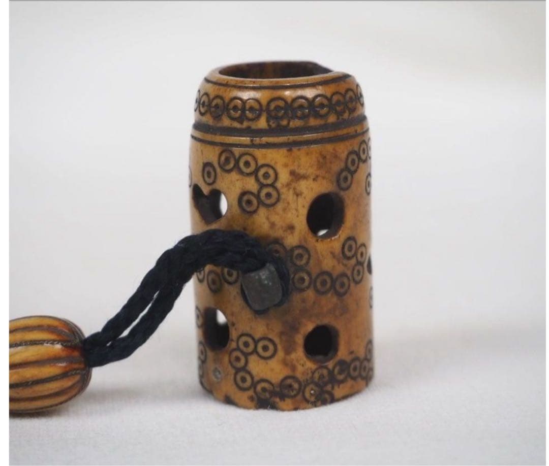 送料無料　江戸時代　提げ物　緒締め玉根付　検/根付印籠翡翠珊瑚琥珀印籠煙草入煙管