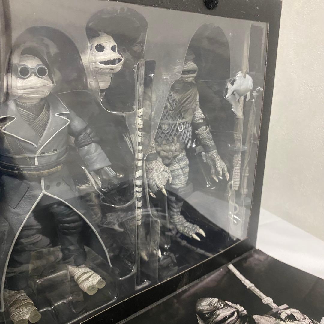 激レア　ユニバーサルモンスターズ×タートルズ　NECA
