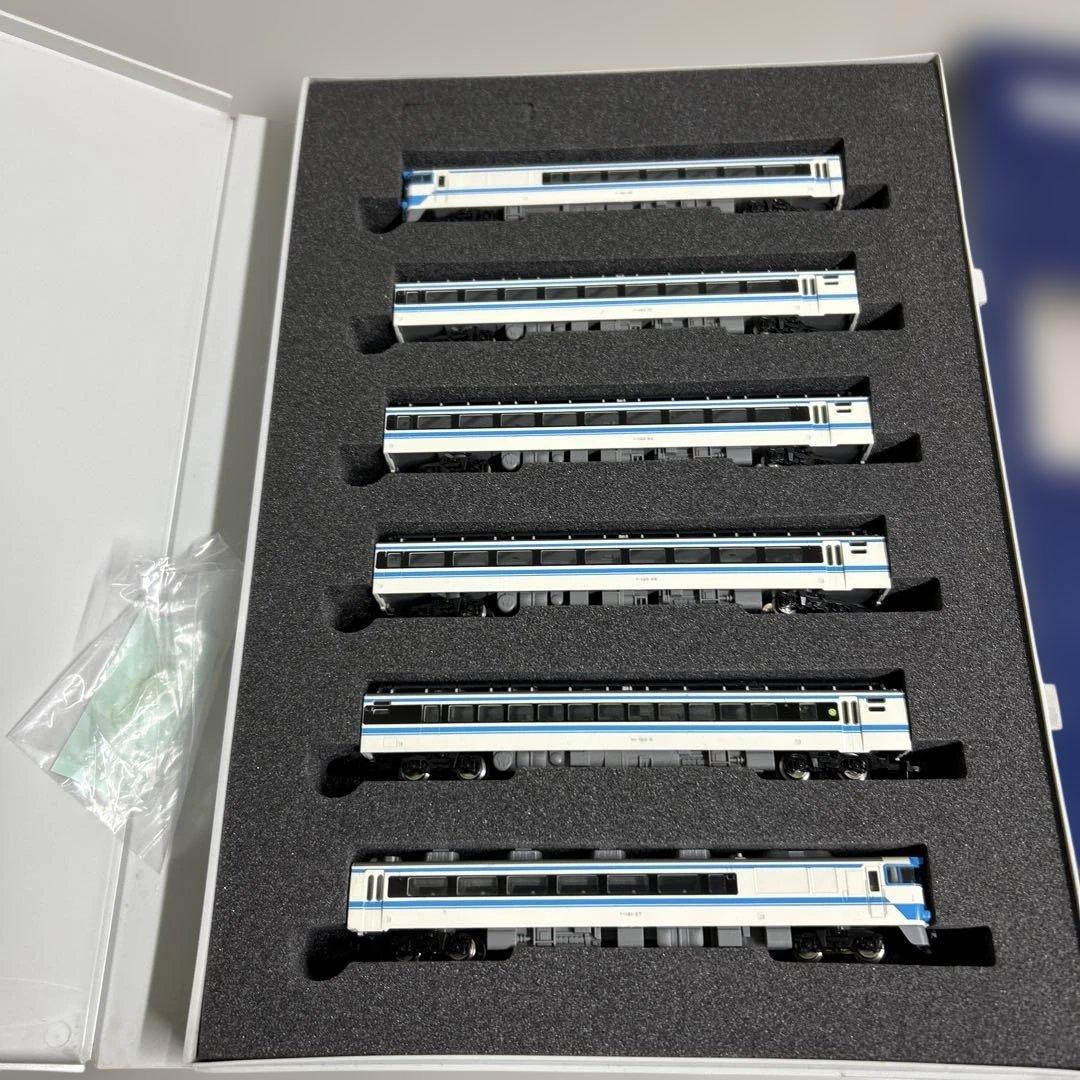 92606 トミックス　181系ディ−ゼルカ− 四国カラ−