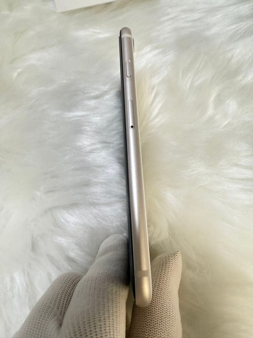 iphone SE 第3世代 スターライト64GB国内版 SIMフリー「箱付き」