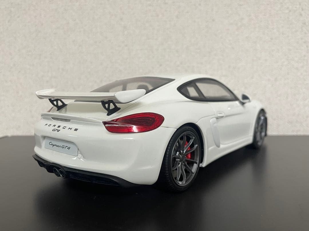 gtスピリット　ケイマンgt4 1/18 ホワイト