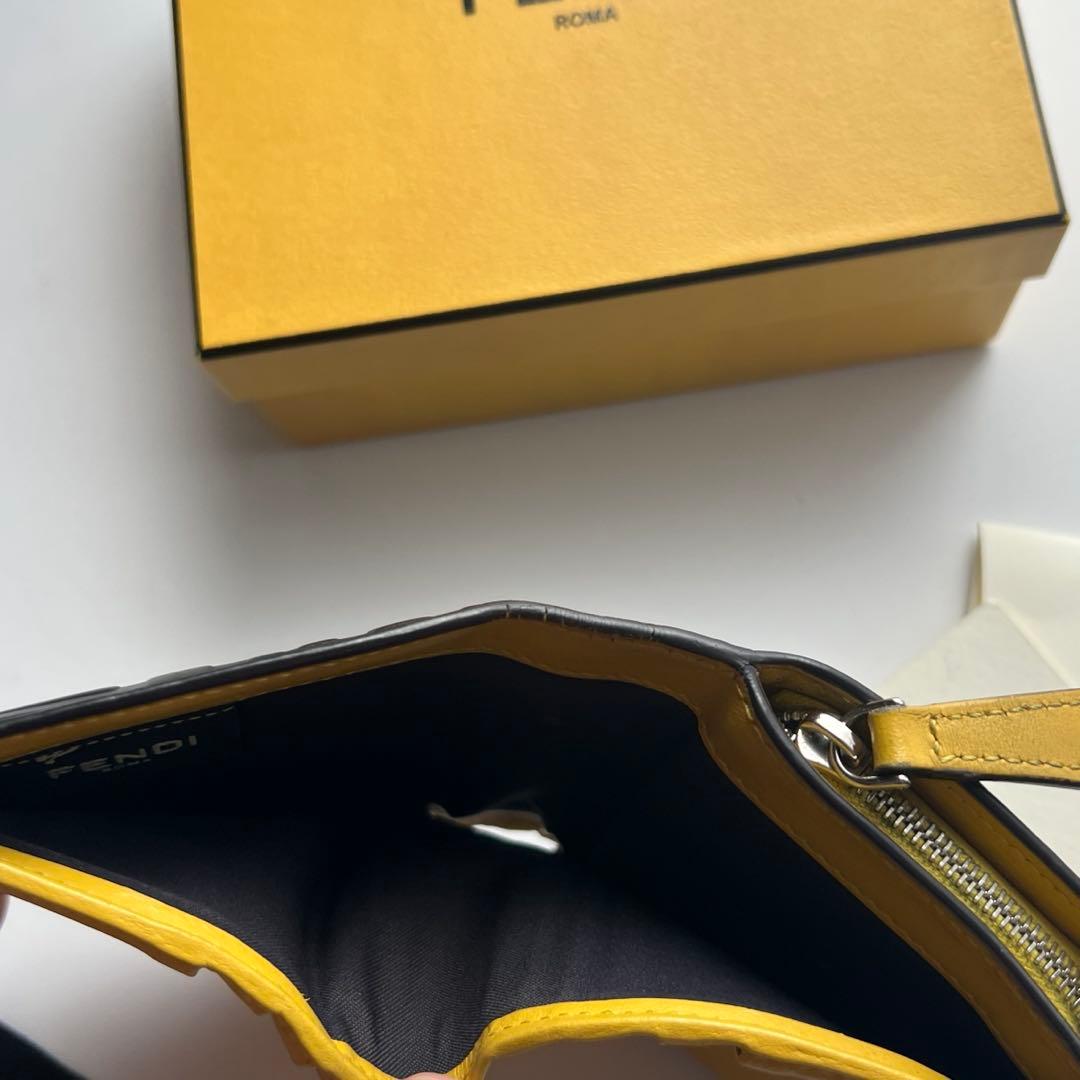 32 美品 FENDI フェンディ ズッカ 2つ折り財布