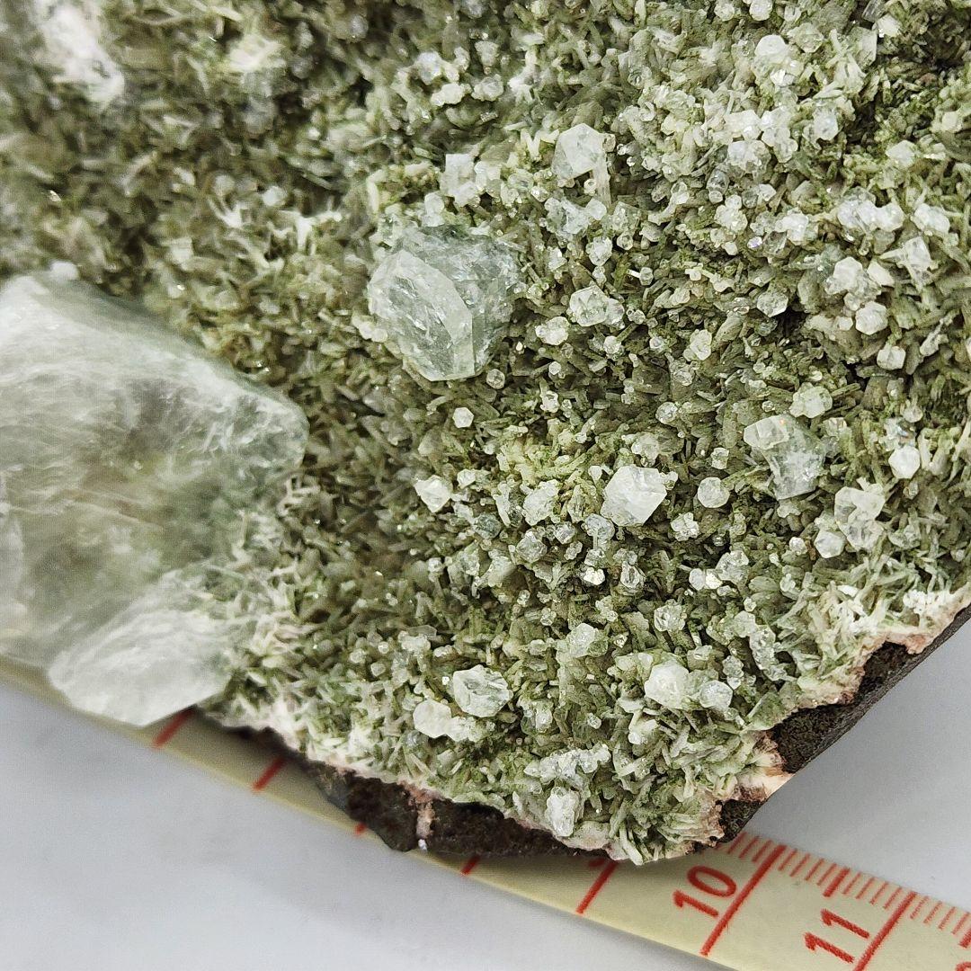 神秘の緑結晶 アポフィライト＆カルサイト原石 - 魂浄化のスピリチュアルストーン