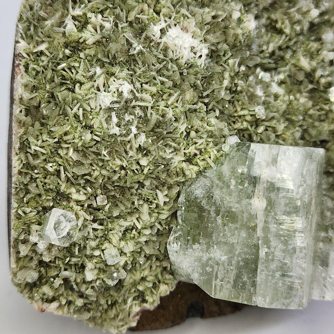 神秘の緑結晶 アポフィライト＆カルサイト原石 - 魂浄化のスピリチュアルストーン