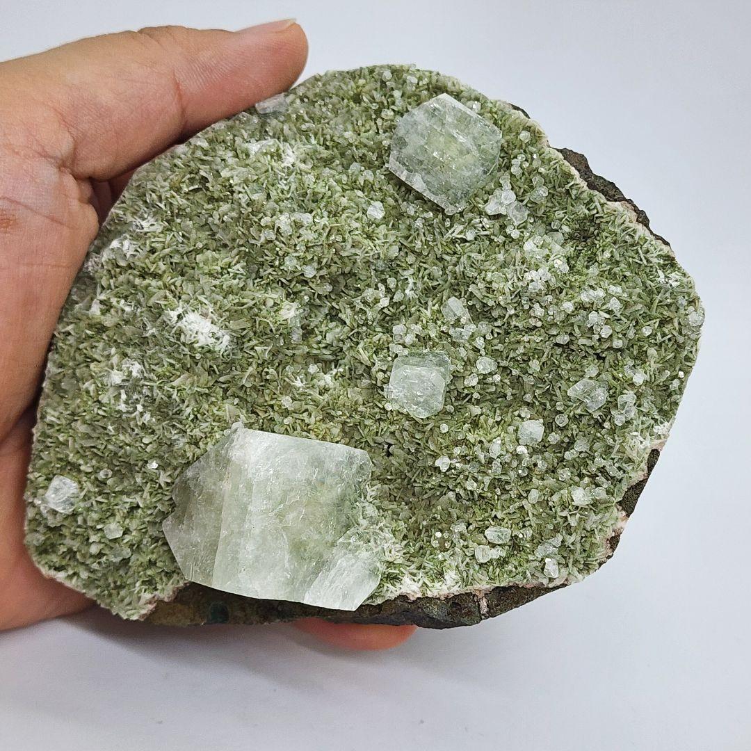 神秘の緑結晶 アポフィライト＆カルサイト原石 - 魂浄化のスピリチュアルストーン