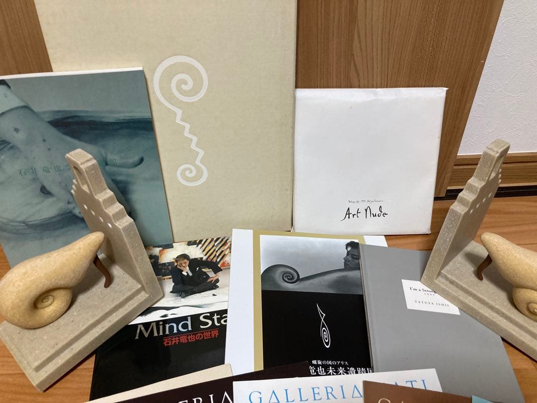 石井竜也アート 本　ブックエンドセット