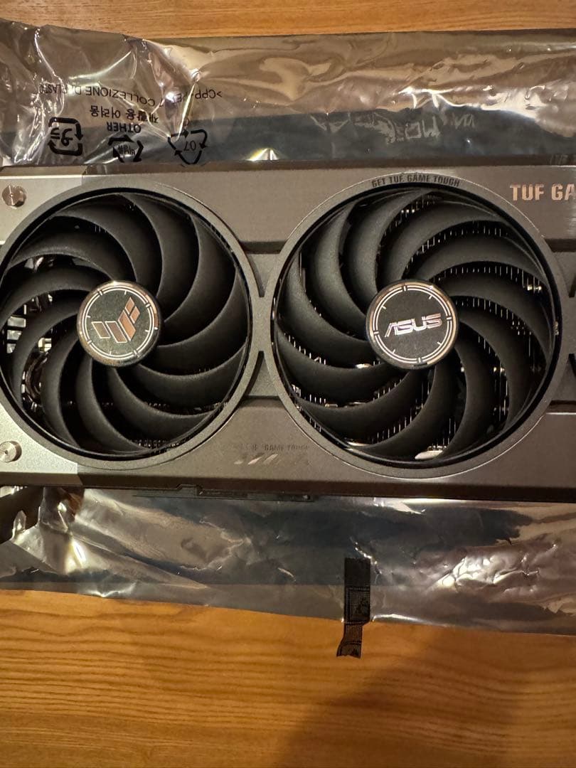 グラフィックボード・グラボ・ビデオカード ASUS TUF Gaming Radeon RX 9070 16GB OC