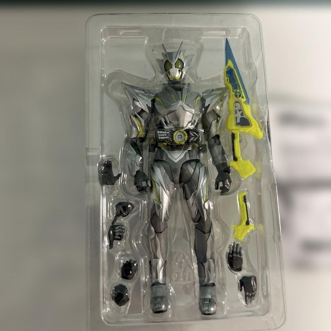 t749 SHFiguarts 仮面ライダーゼロワン メタルクラスターホッパー