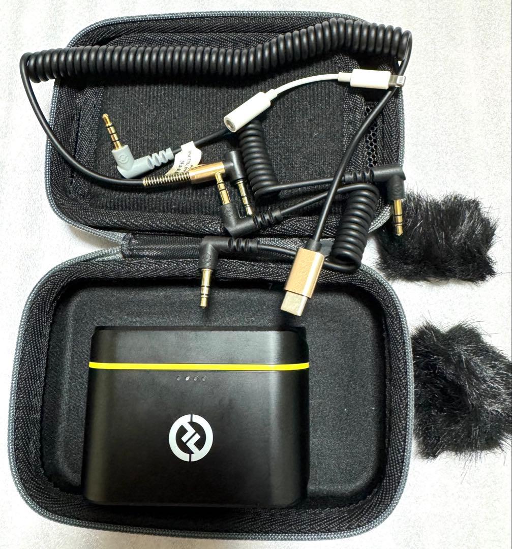 Hollyland Lark M1 ワイヤレスマイクシステム ケース付き。