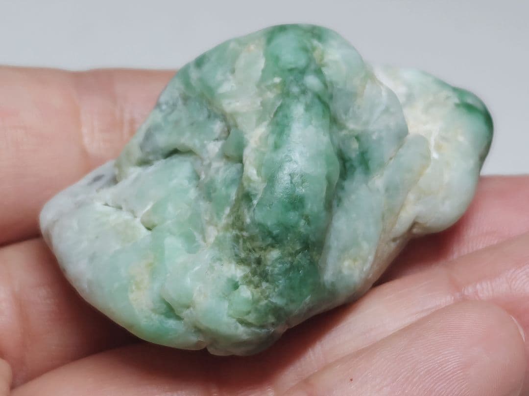 白緑 63g 翡翠 ヒスイ 原石 鑑賞石 自然石 誕生石 鉱物 鉱石 水石