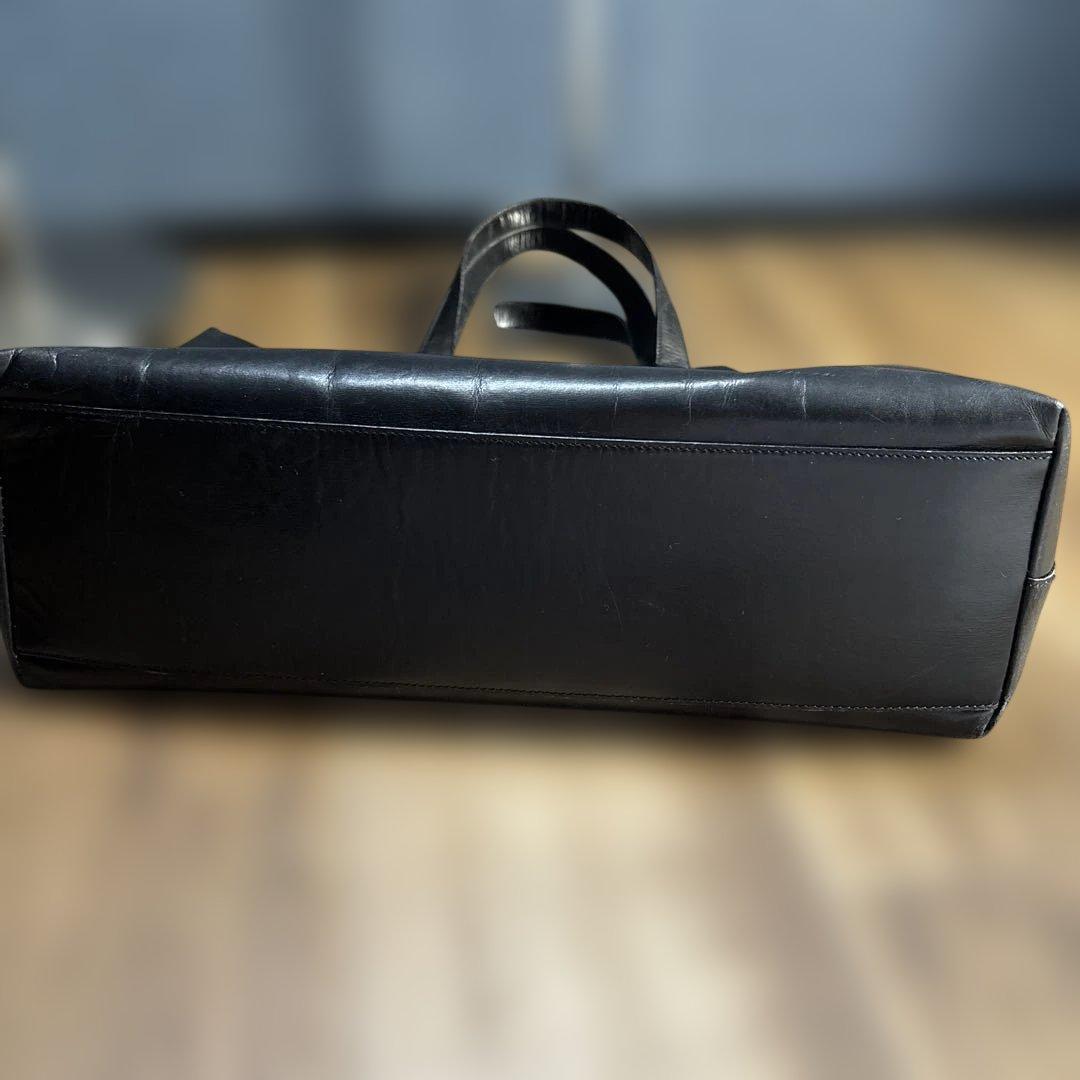 PRADAトートバッグ型抜きロゴ