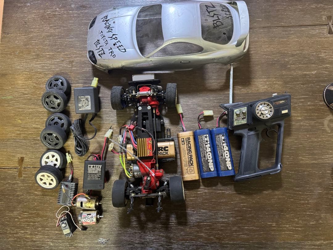 に*ン様 ラジコン　トヨタ　スープラ　部品パーツ多数　まとめ売り