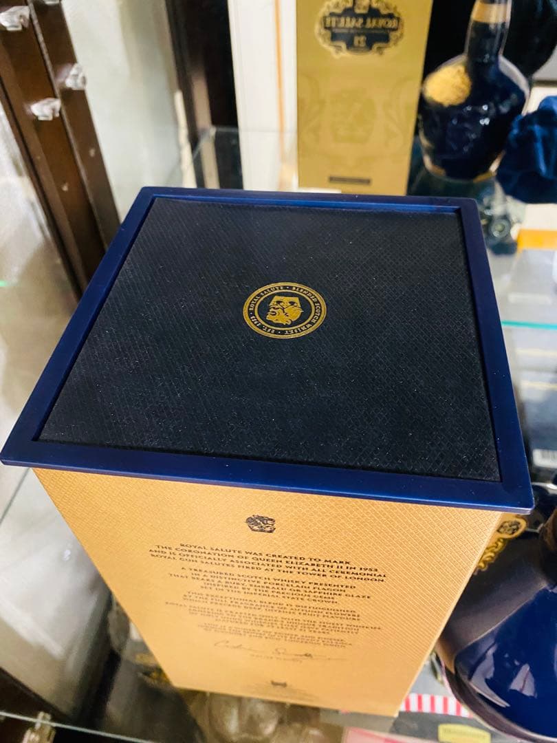  Salute 21年 Sapphire Flagon 700ml.