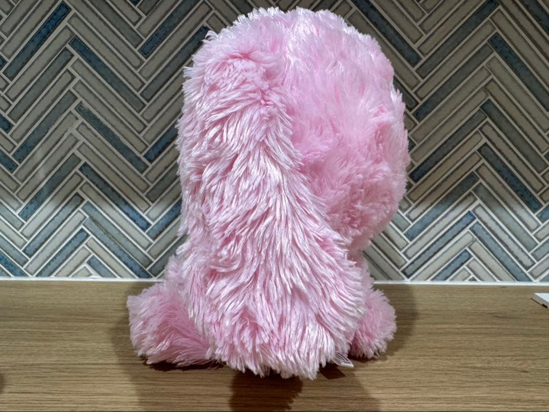 ピンクのウサギぬいぐるみ