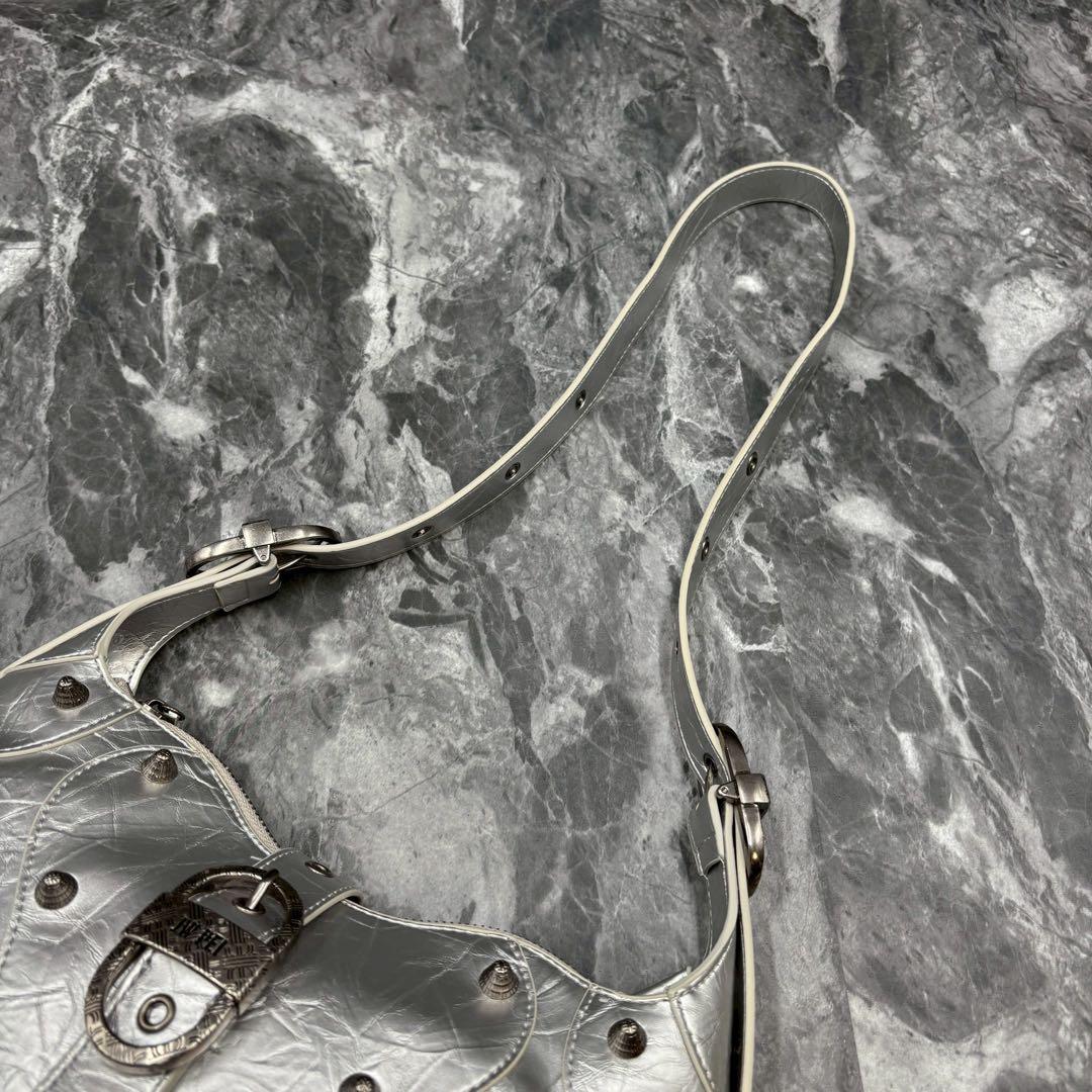 極美品■JW PEI ショルダーバッグ　レザー　シルバー　エンボス　レディース