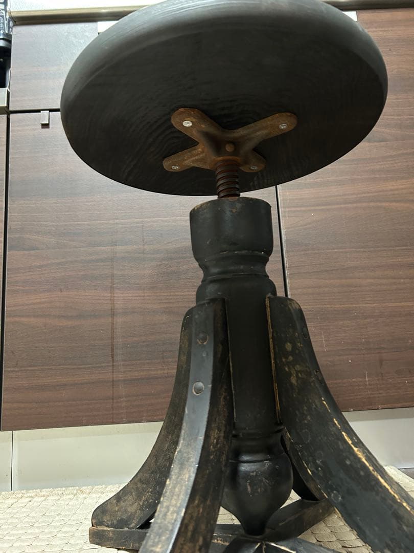 最終お値下げです。ヴィンテージ　木製スツール 丸椅子 黒色　アンティーク
