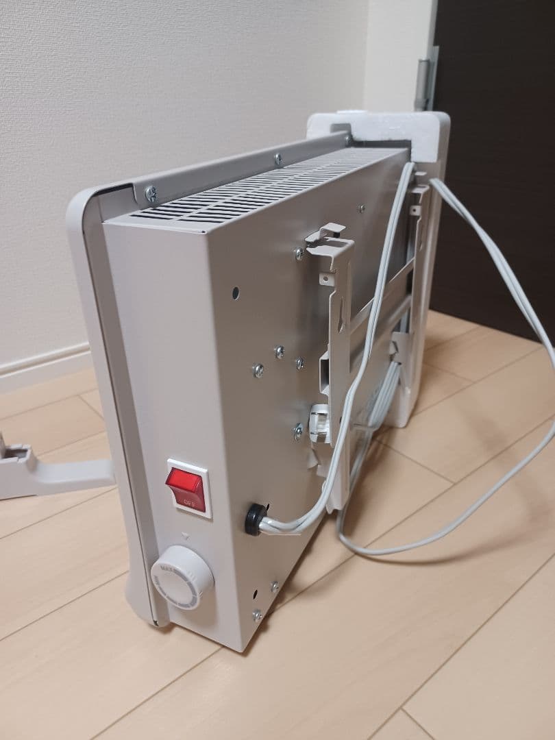 新品未使用　パネルヒーター　スリーアップ　グレージュ