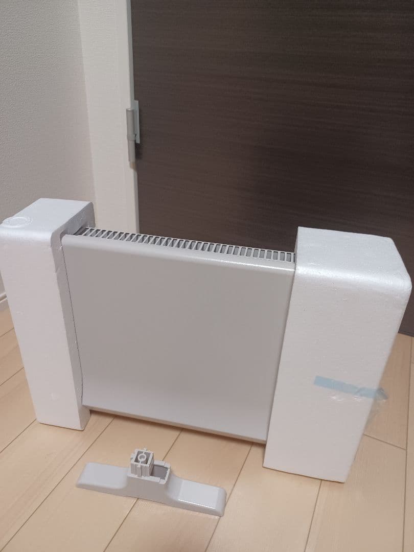 新品未使用　パネルヒーター　スリーアップ　グレージュ