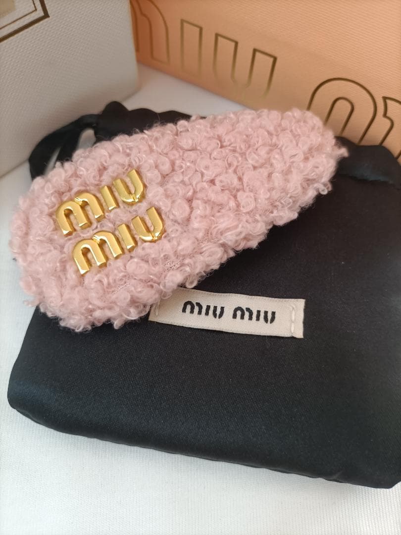 ピンク⭐️ミュウミュウ クリップ MIUMIU ヘアピン