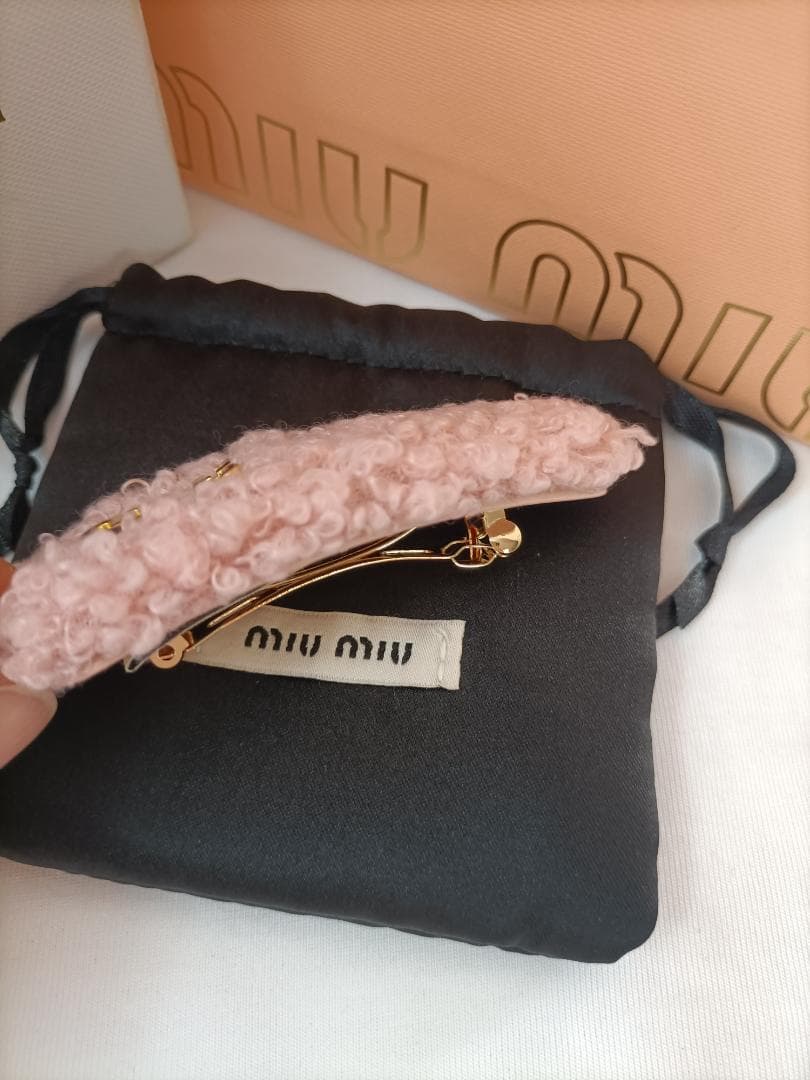 ピンク⭐️ミュウミュウ クリップ MIUMIU ヘアピン