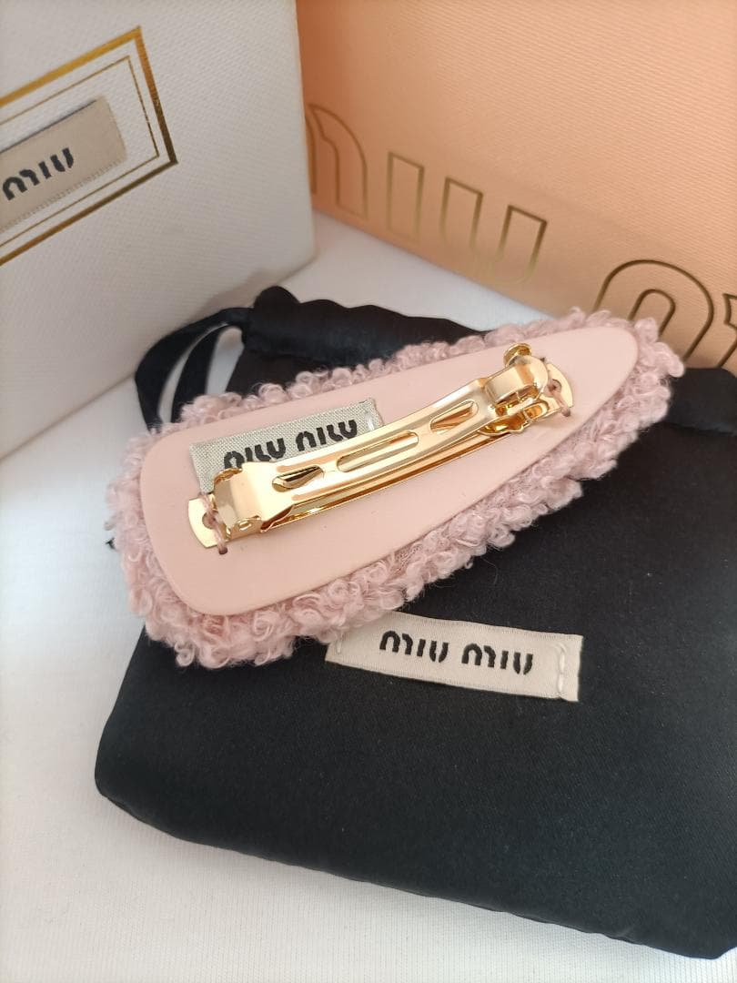 ピンク⭐️ミュウミュウ クリップ MIUMIU ヘアピン