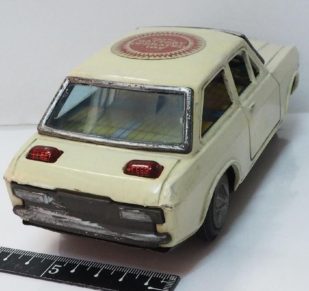 旭玩具【ダットサン サニー 1000 白 電動走行 動作不良】ブリキ製ミニカー