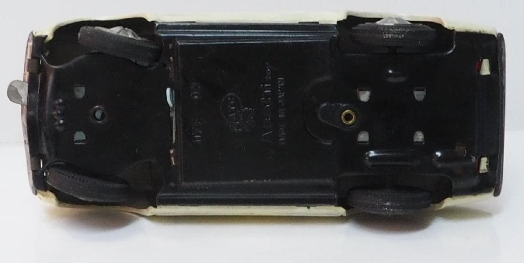 旭玩具【ダットサン サニー 1000 白 電動走行 動作不良】ブリキ製ミニカー